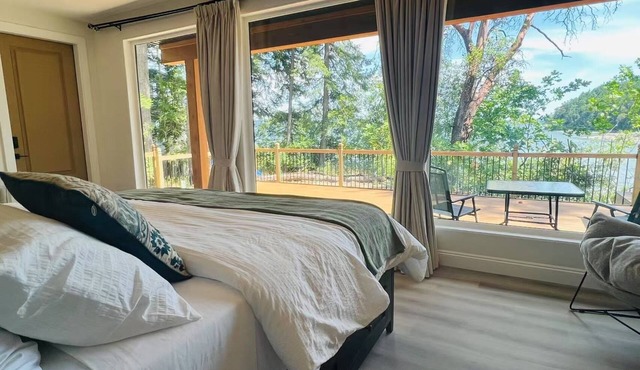 Cozy Oceanfront Studio with King bed/Beach Access