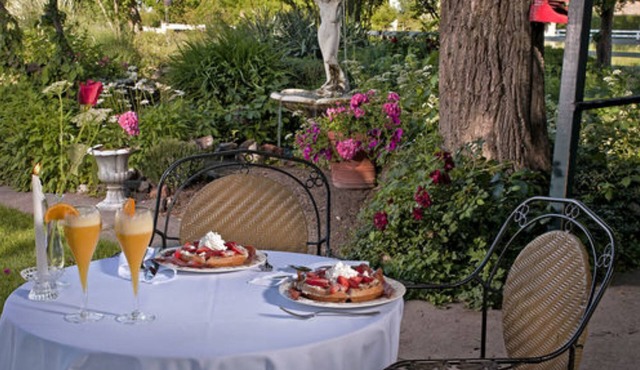 Cozy Rose Inn