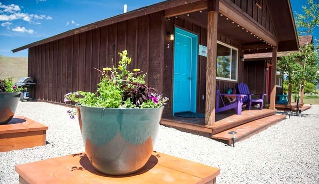 Cozy Tiny Cabin with Breathtaking Emigrant Peak Views for an Amazing Escape in Montana
