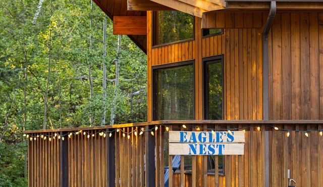 Crowsnest River Chalet - Eagle in Crowsnest Pass