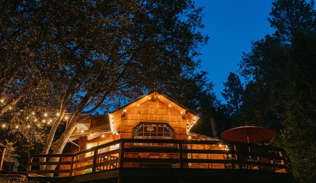 Custom Dodecahedral Cabin set amid a peaceful neighborhood in Idyllwild, CA.