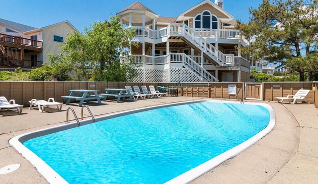 Dear Summer… Pool, Walk to Beach, and Hot Tub