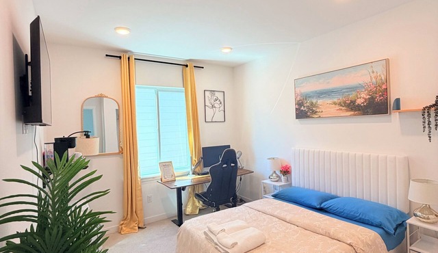 Deluxe 1-bedroom bed + car in Bonney Lake