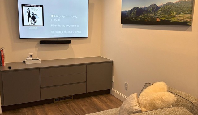 Dog-Friendly Apt w/EV Charger/Walk to Aspen