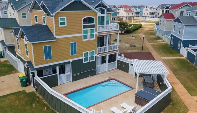 Dog Friendly Gorgeous Corolla Home Pool & Hot Tub