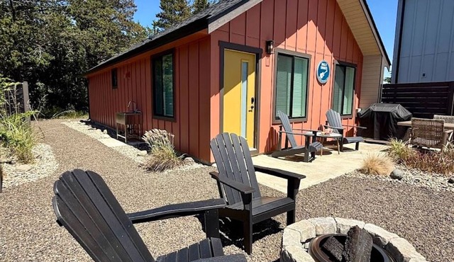 Dolly Shores is a canal-front cottage in Ocean Shores with water views, thoughtful design, and easy access to beach days, fishing, and coastal relaxation.