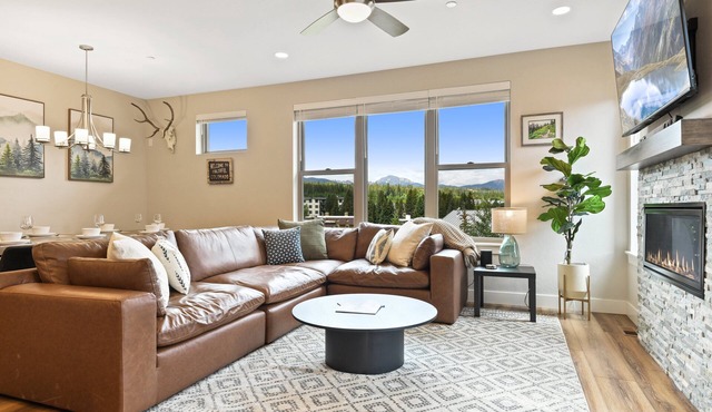 Downtown WP Chalet 7 I Private Hot Tub I Great Views I Bunk Room I Desk I Discounted Attractions