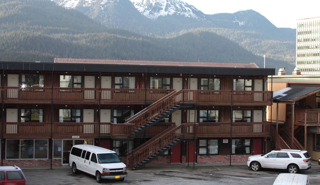 Driftwood Lodge