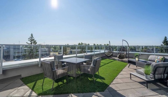 DT Views from Every Room - XL Private Patio, AC