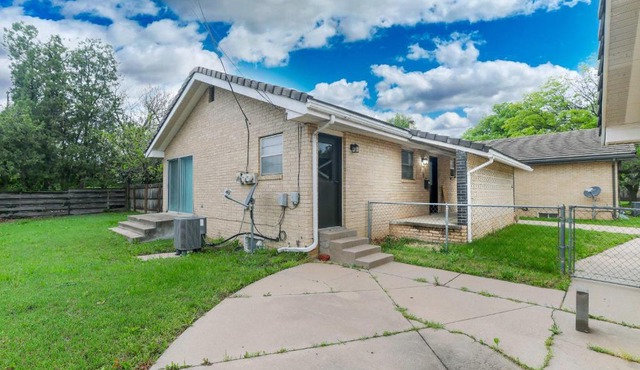 East Side Oasis 3BR 2 BA Coffee 5Min to Town East
