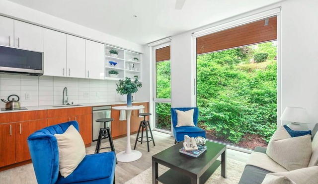 Eastlake Studio Retreat for Creatives, Professionals & City Explorers