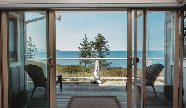 EcoBluff Retreat - Water Views!
