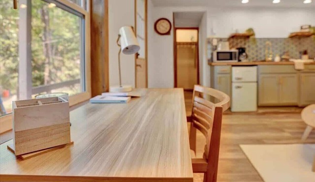 Elements Pocono Cabin | Firepit -Desk & Pickleball