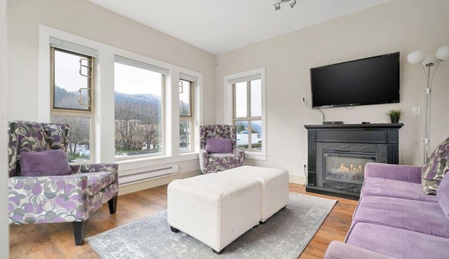 Embrace Serenity Luxe 2BR, Sky-high Deck