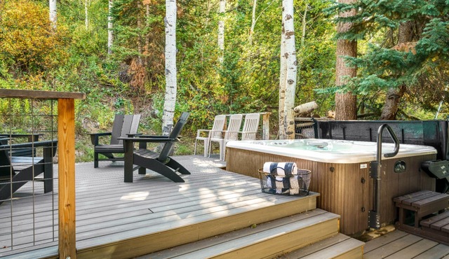 Emerald View Chalet - Luxury Home w/Panoramic Views, Hot Tub, 4 Kings + 2 Twins, Game Room