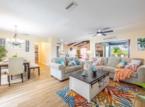 Englewood, Manasota Keys - 2 Bedroom Luxury Villa, Pool, Game room, 6 min to Beaches next to Canal