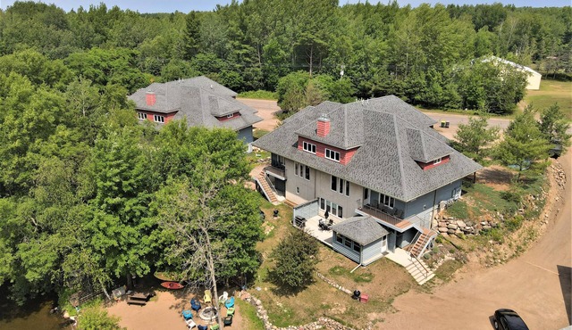 Enjoy 3 full-size units! Long Lake North – Luxury Lakeside Complex