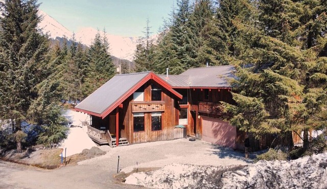 Entire Cabin | Sleeps 8 | Walk to Alyeska