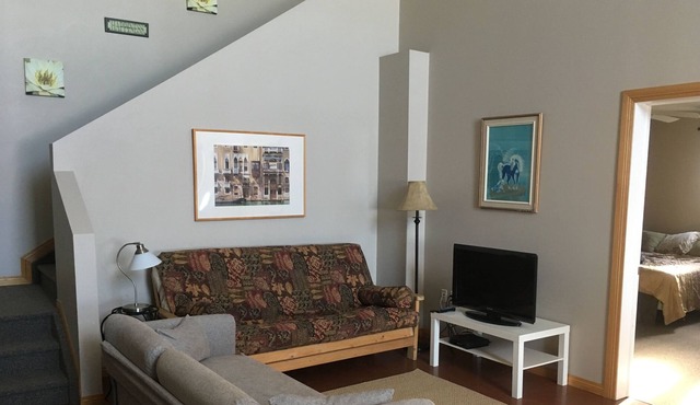 Equestrian competitors perfect accommodation! Minutes from Spruce Meadows! in Priddis