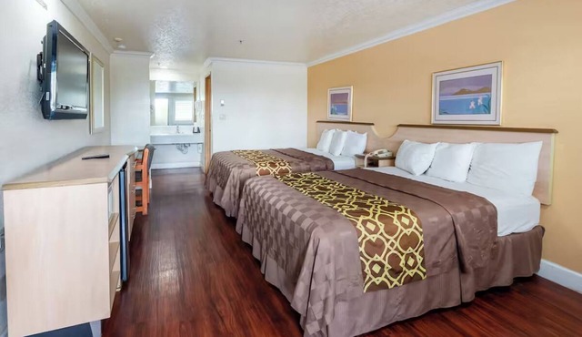 Essential Comforts in a Clean Room Near Transit & Local Dining Hotspots in Kings County