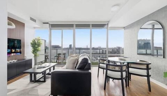 Executive Toronto Condo Balcony & City Views in Toronto