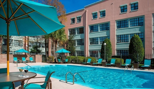 Explore Wonderful New Orleans! Pet-Friendly With Outdoor Pool, Free Breakfast!