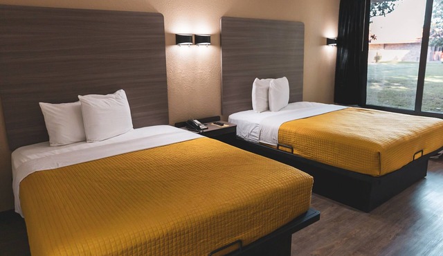 Express Inn & Suites in Palestine