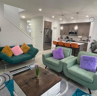 Exquisite 4BR & 3 Baths 2000sqft Home in Calgary