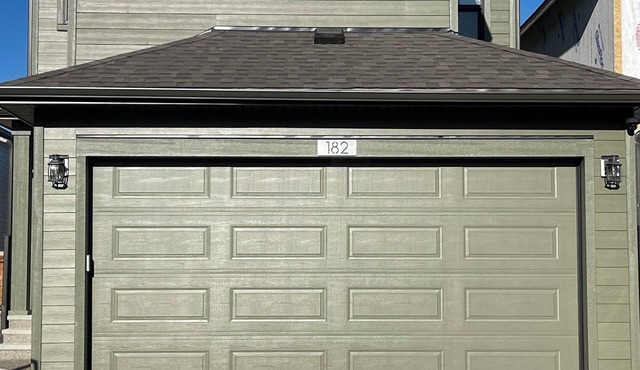 Exquisite 4BR & 3 Baths modern 2000sqft Home in Calgary
