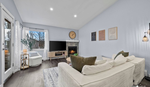 Family-friendly, Mountain Views, Cozy 2-bedroom apartment in Anchorage