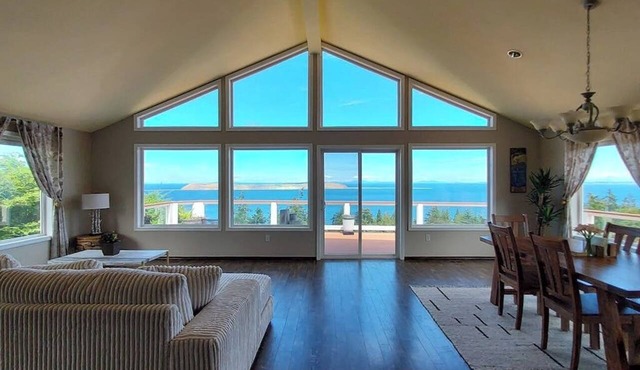 Fantastic 3BR Oceanview with decks, gas grill in Sequim