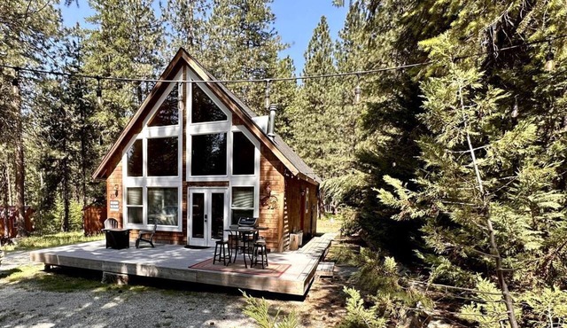 Fantastic Wooden Cabin with Hot-tub and Fire Pit in Leavenworth, Washington