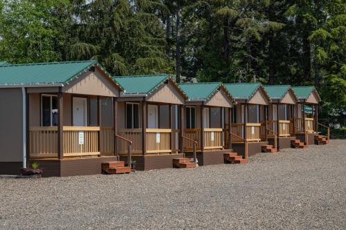 Far West Cabin-Tiny Homes Rental