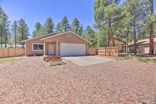 Fenced Yard, Fire Pit: Quiet Show Low Home!