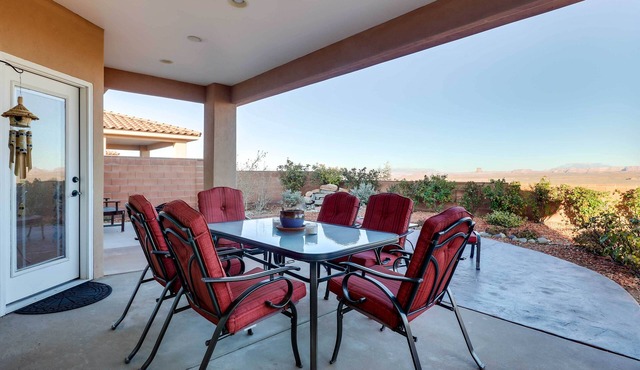Fire Pit & Mountain Views: Horseshoe Bend Retreat in Page
