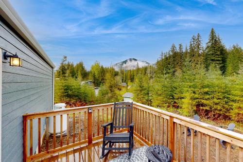 Fire Pit & Mtn Views! Cabin | $1 Cleaning Fee