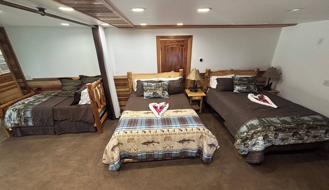 Fisherman's Suite @ Alaska Knotty Pine B&B