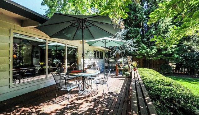 Forest Oasis 3BR Near UO, Autzen & River in Springfield