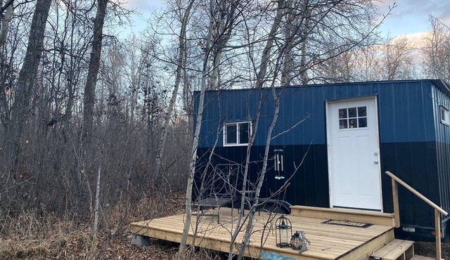 Forest Tiny Home with Hot Tub & Sauna in Alberta, Canada in Calahoo