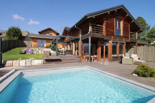 Formidable Chalet avec piscine et vue in Vimines
