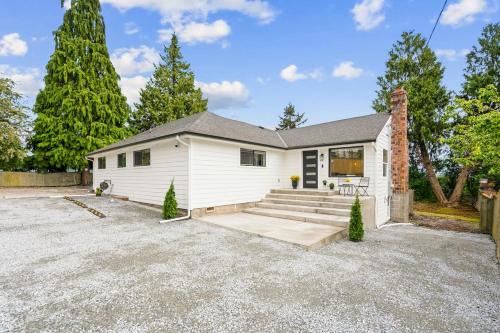 Fresh Renovated 4beds, 2baths Home Near SEA Airport & Light Rail