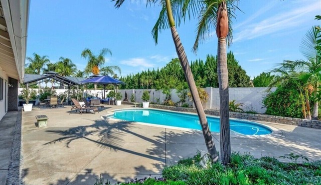 Fully Furnished 4 Bedroom 3 Bathroom with Heated Pool for 3 months