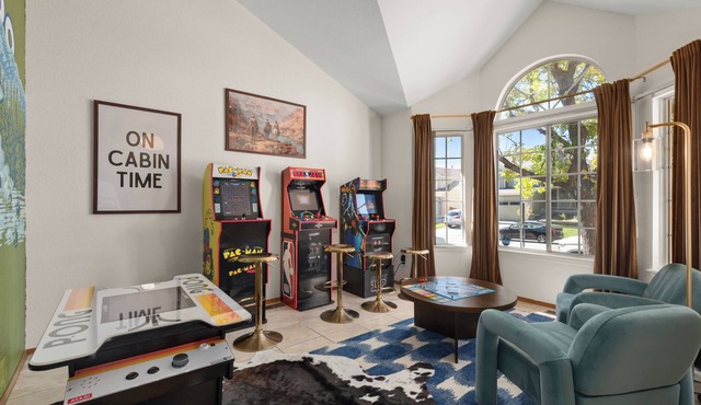 Game Room Paradise, Firepit & Outdoor Movies