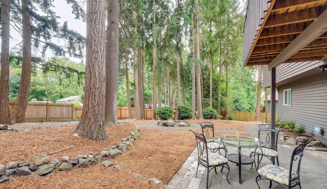 Gas BBQ off Balcony: Fire Pit, Near Parks & Museum
