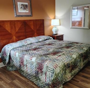 Gated 1 King BedRoom 1 Bath Apt with Full Kitchen 210