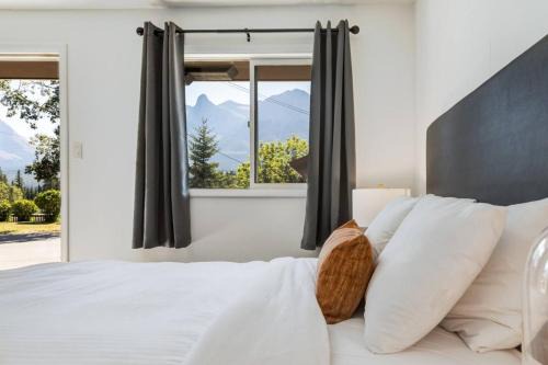 Gateway Suites Single Private Room Near Banff and Canmore in Canmore