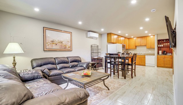 Gateway to Seattle Area! Apt Great for Commuters