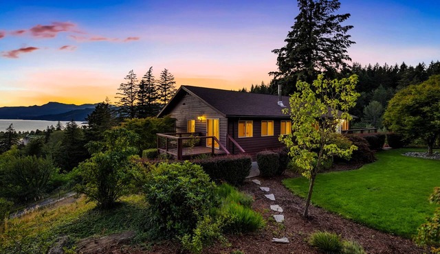 Gorge View Retreat | Waterfall, Private Trail and Forest Bathing!
