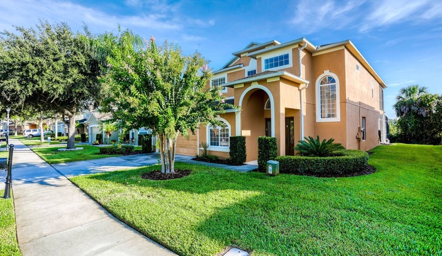 Gorgeous home near Disney with private pool, pool spa, on-site gym, tennis, AC