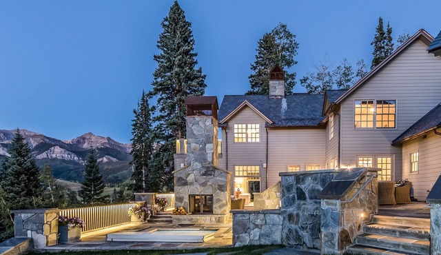 Gorgeous Mountain View Victoria Villa